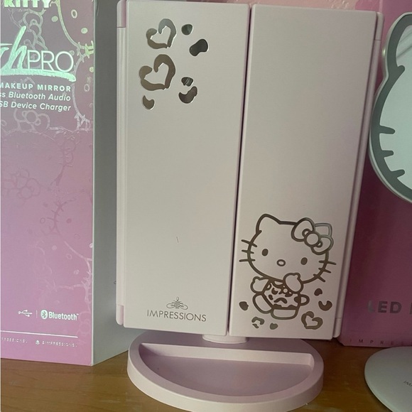 Impressions Accessories - Impressions Pink Hello Kitty LED Mirror